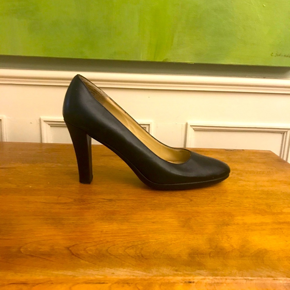 Oscar de la Renta classic pumps - Picture 1 of 4
